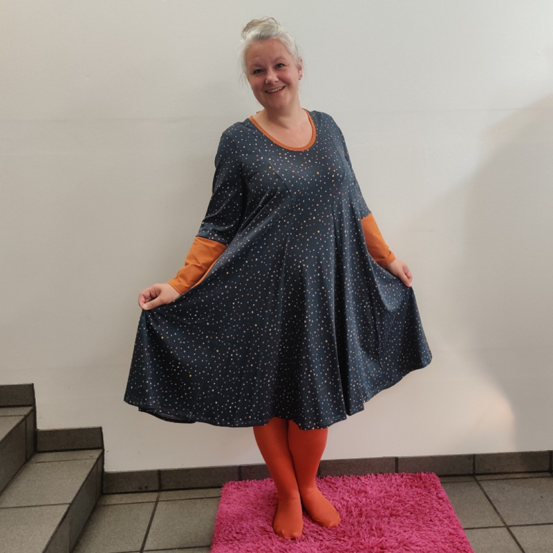 Løs Plus Size Kjole Ojo Grey Dot Grå  44